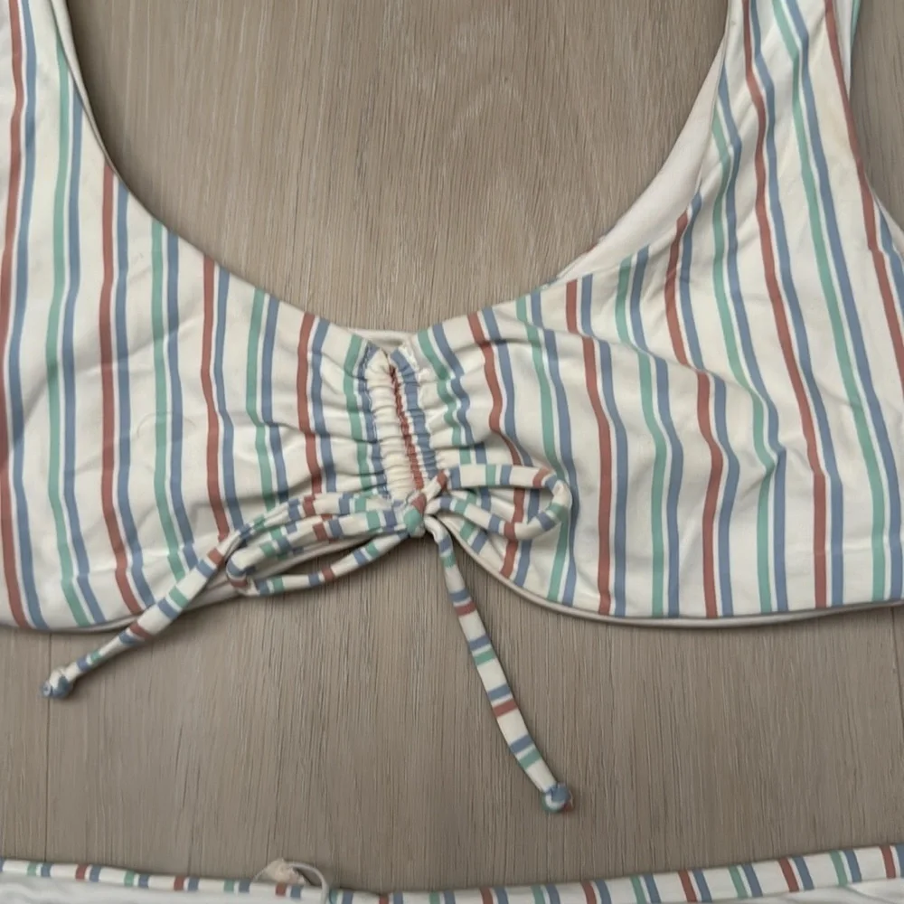 L space bikini - Picture 2 of 3